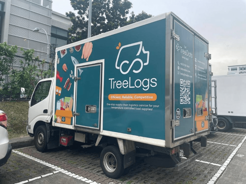 TreeLogs refrigerated logistics truck operated by TreeDots
